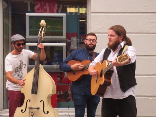 The Eskies - they're on Facebook dontcha know ;-)