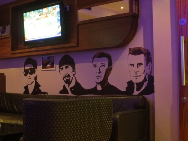 Buskers is, as the name suggests, all about the music (and cheeky interior decorators) ;-p