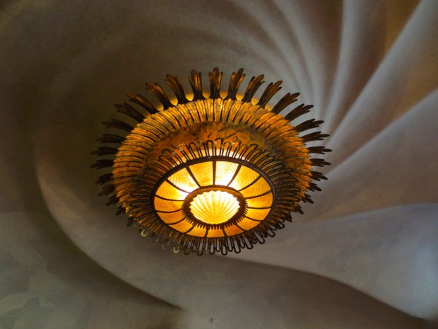 A spectacular chandelier... Allthough I do think moving it might present a problem, should the lady of the house ever change her mind ;-)