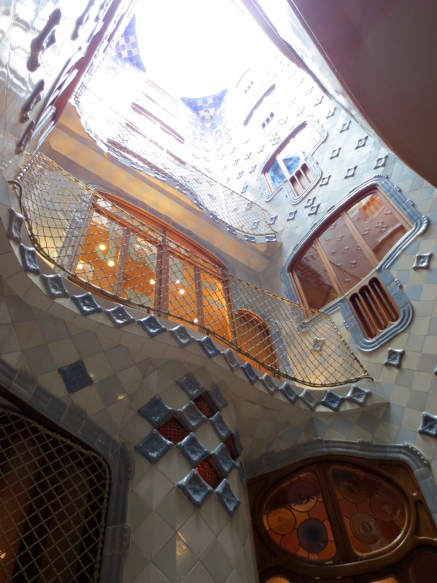 This would be the previously mentioned stairwell - at some places they had the wibblywobbly glas you could look through. Made it look slightly like you were underwater...