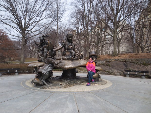 Alice in Wonderland-statue - it was a lot bigger than I thought it would be ;-)