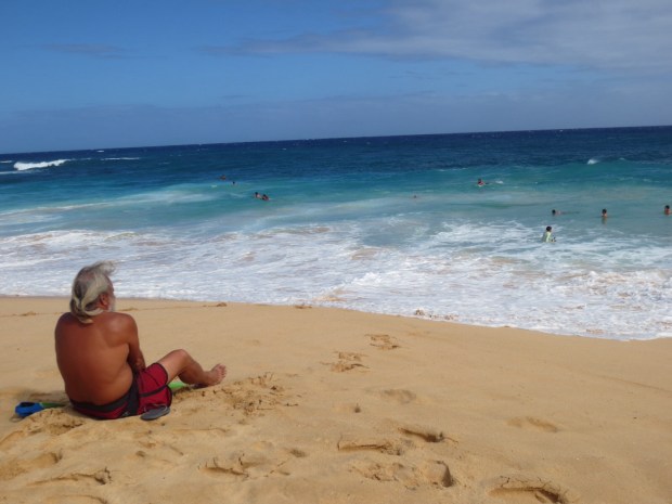 This guys was old school, he used a flipflop on one hand as a boogie board O.o