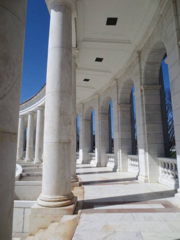 The building surrounding the graves of the Unknown Soldiers