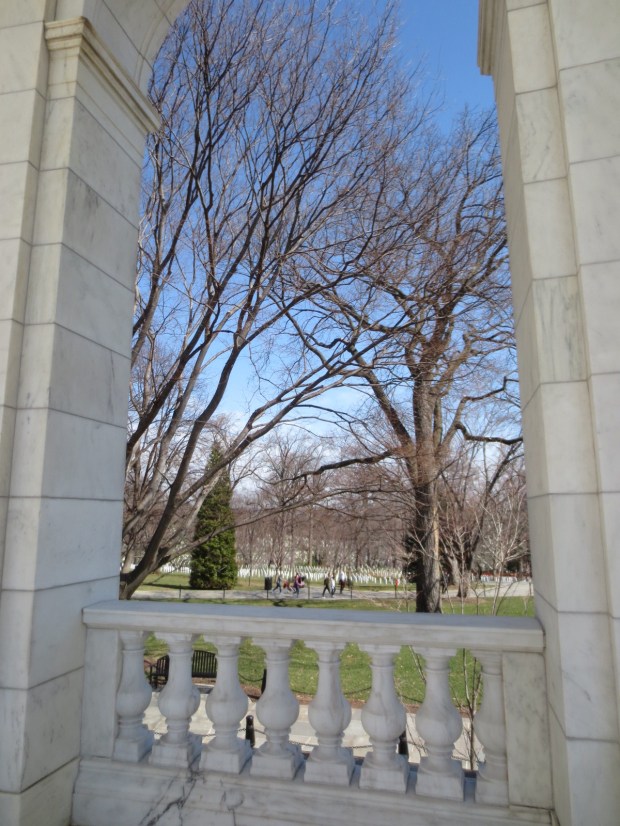The building surrounding the graves of the Unknown Soldiers