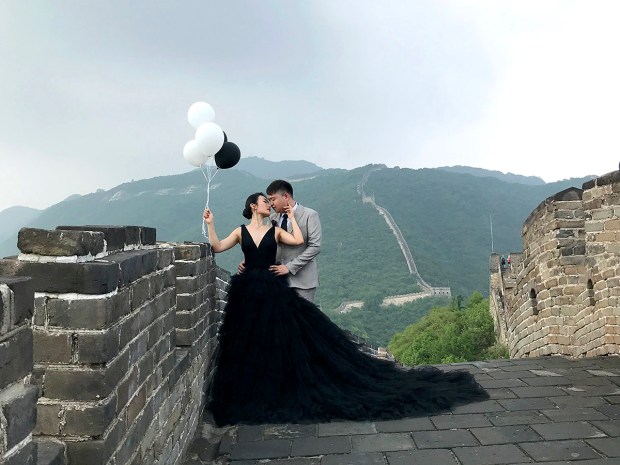 Wedding shoot at the Great Wall. How beautiful is this? <3